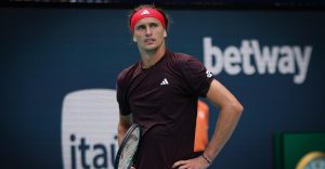 ATP – Madrid > Zverev passe un coup de gueule : « Alors que j&rsquo;allais chercher ma fille à l&rsquo;aéroport et que je devais passer le contrôle anti-dopage. Mon créneau était à 7 ou 8h du matin, ils sont venus à 21h. Ils m&rsquo;ont appelé et m&rsquo;ont dit : &lsquo;Tu dois revenir' »